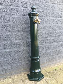 Staande fontein groen – 78 cm – aluminium met messing kraan